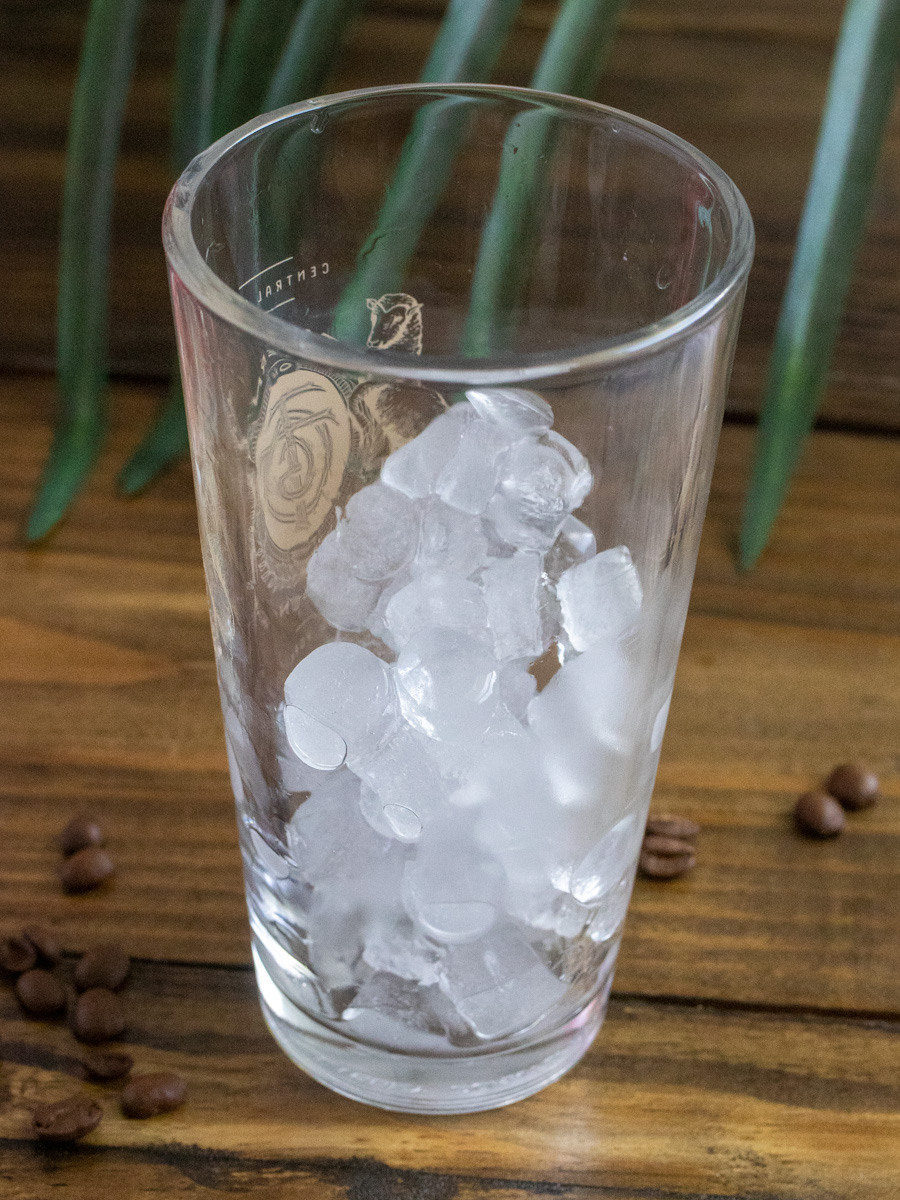 Iced Coffee step 1 (fill glass with ice)