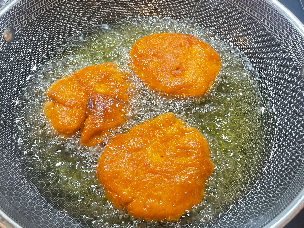 Frying pumpkin bread in oil